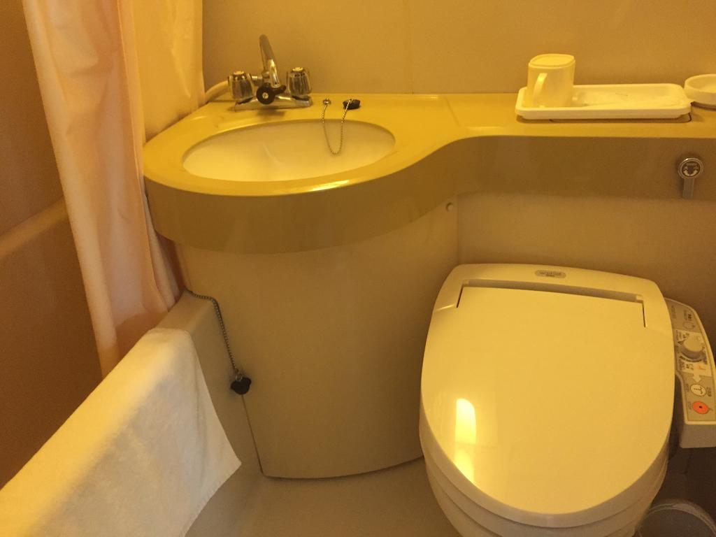 Airway Hotel Naha Quarto foto